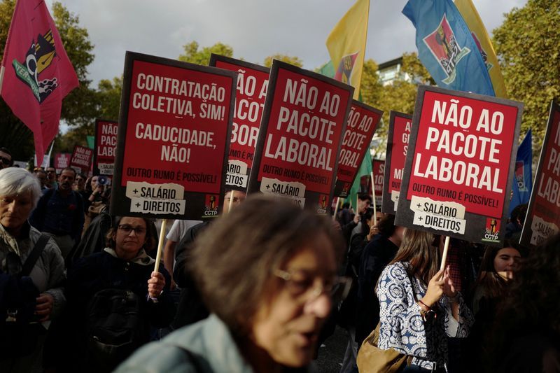 Tens of thousands march in Lisbon against planned labour changes 1 3612778