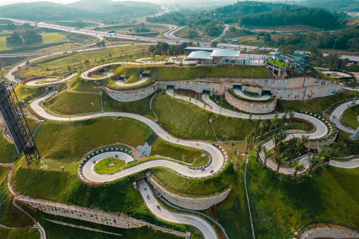 Leveraging the existing hilly terrain for the gravity-fuelled Skyline Luge Kuala Lumpur, the first of its kind in Malaysia, it transforms Gamuda Gardens into a regional destination hub.
