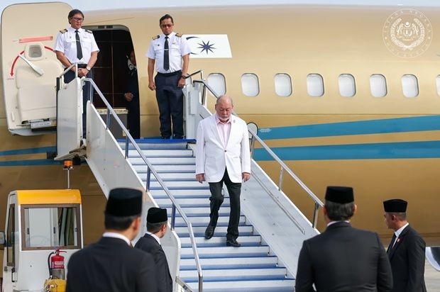 King returns home safely after completing state visit to Saudi Arabia, Bahrain