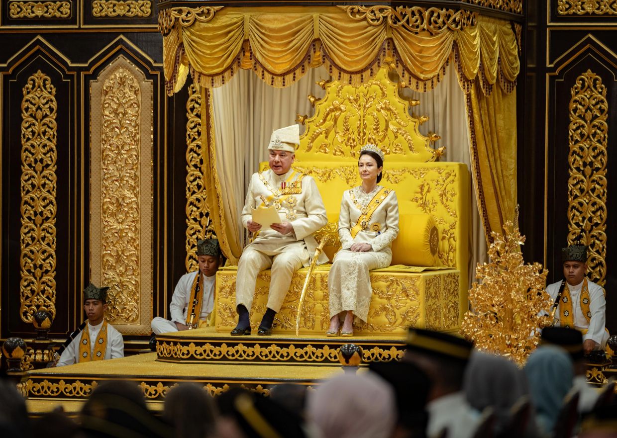 Sultan Nazrin confers state awards, medals on 30 recipients