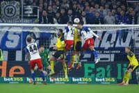 Soccer-Dortmund concede late equaliser in 1-1 draw at Hamburg