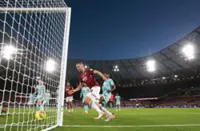Soccer-West Ham roar back to beat Burnley 3-2