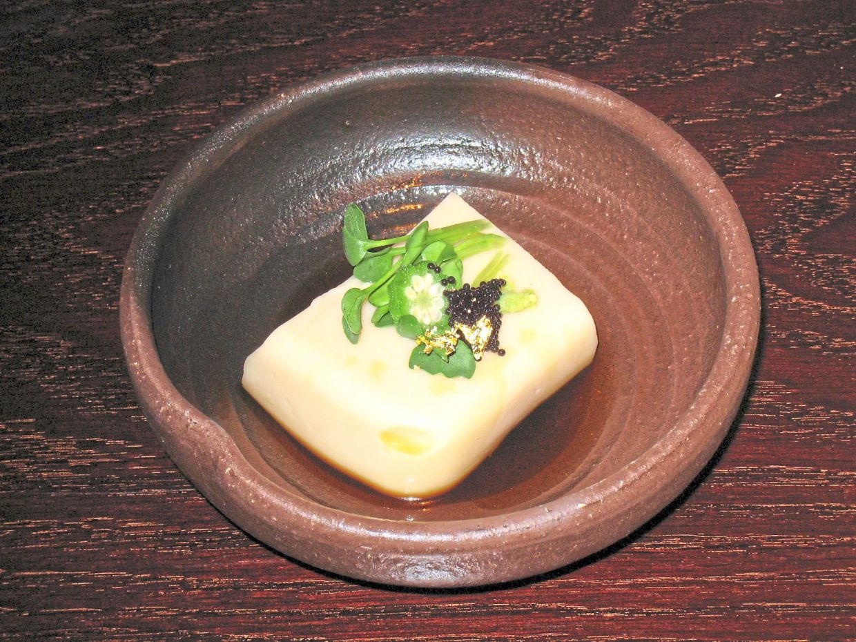 Kansai’s goma tofu is made with sesame, not soymilk. — RHOSOI/Wikimedia Commons