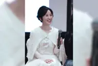 Retired HK actress Esther Kwan, 61, makes rare public appearance, wows netizens with ageless visuals