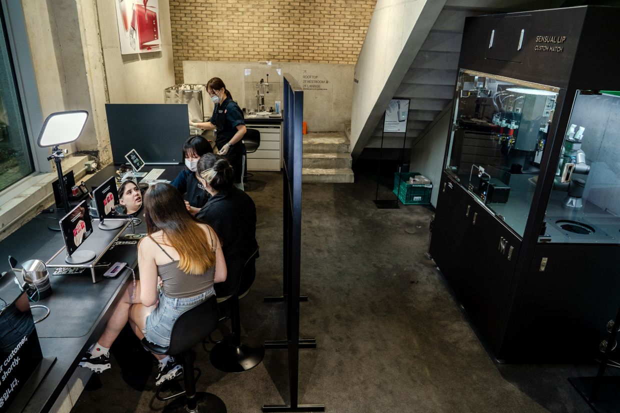 Customers sample lip products at Amore Seongsu, Amorepacific’s flagship store in Seongsu, a trendy area in Seoul known for fashionable boutiques and cafes. Photo: The New York Times