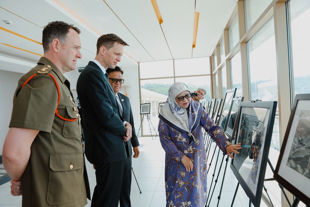 Australia gifts Brunei collection of wartime photos