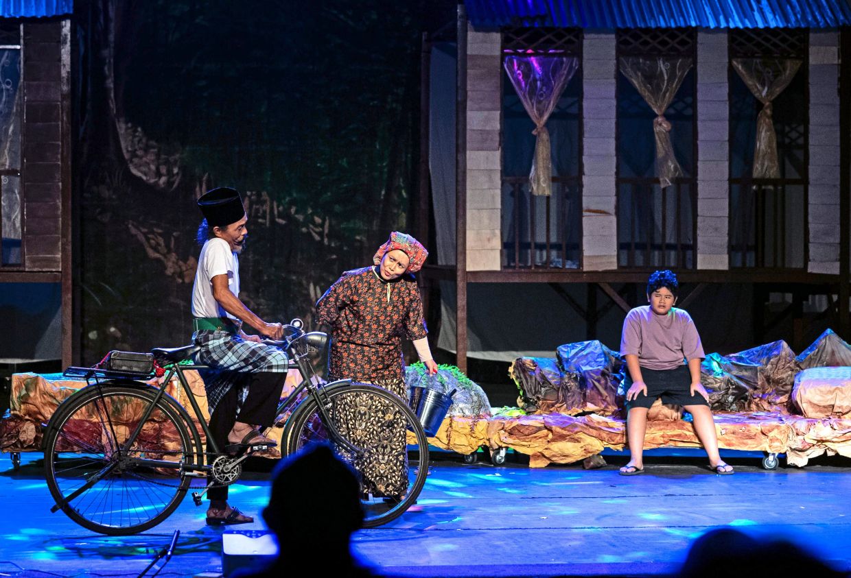 A scene from the theatre production 'Seniman Negara Datuk Lat – Kampung Boy', which will run at Auditorium JKKN Perak in Ipoh from Nov 14-16. Photo: Bernama 