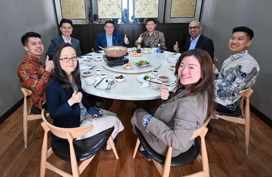 Diplomacy over bak kut teh: Nga hosts Singapore minister for lunch in KL