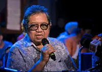 Datuk Lat tells theatre makers to take full creative freedom with 'Kampung Boy'