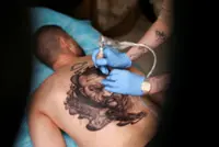 Ukrainians turn to tattoos to ease grief from war