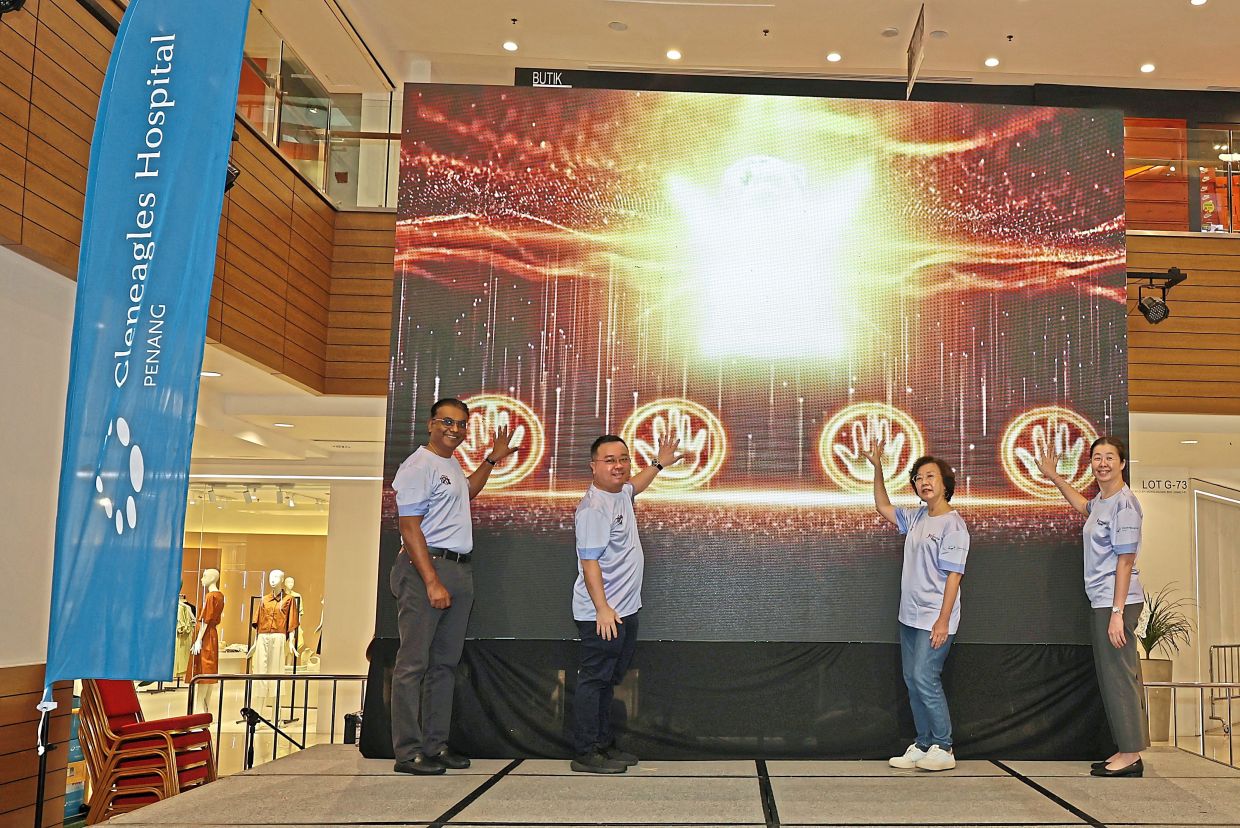 From left: Dr Kirubakaran, Dr Chow, Tan and Dr Lee launching Gleneagles Hospital Penang’s ‘United For Health’ event. — Photos: CHAN BOON KAI/The Star