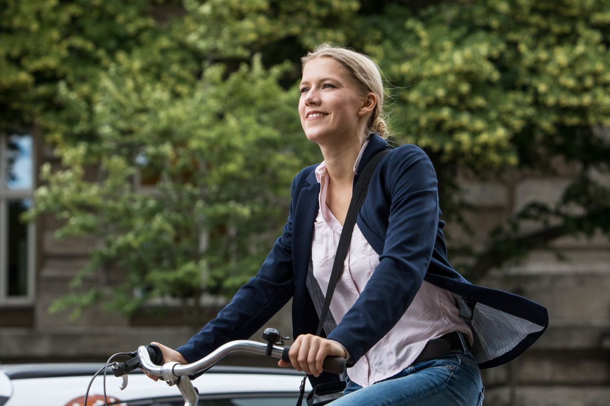 Those who exercise in the morning and get some fresh air start the day feeling fitter. Photo: Christin Klose/dpa