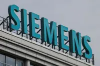 Siemens shares fall on earnings concerns despite sales outlook hike