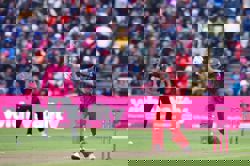 Cricket-Ex-England seamer Anderson extends Lancashire career at age 43