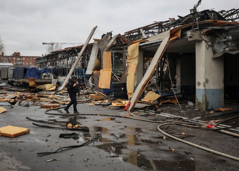 Young Ukrainian men needed at home, Germany's Merz tells Zelenskiy 1 3621211