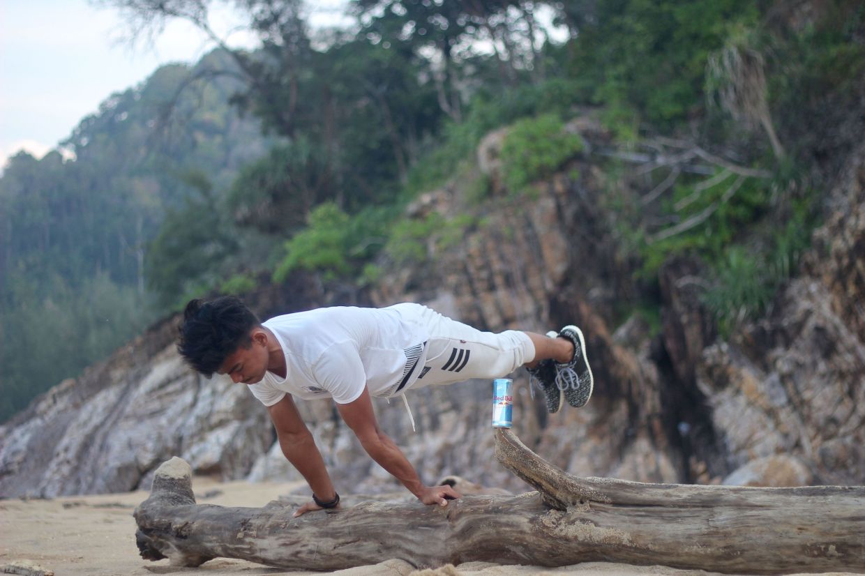 Gaining muscles without using weights or other equipment