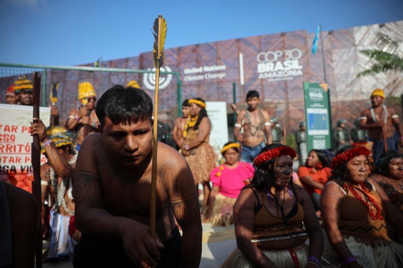 Indigenous protesters block entrance to COP30 climate summit in Brazil 1 3622824
