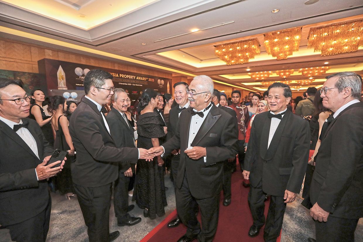Mohd Ali (centre) being greeted by property developers as he arrives at the Malaysia Property Award gala dinner. He was accompanied by Yu (second from right).