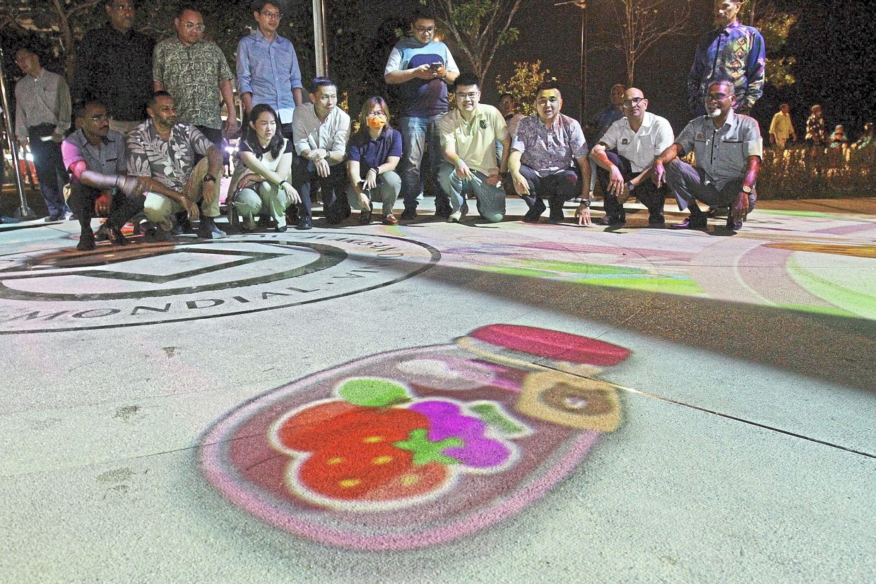 At the launch of the motion sensor system are (from second right) Rajendran, H’ng and other state officials.