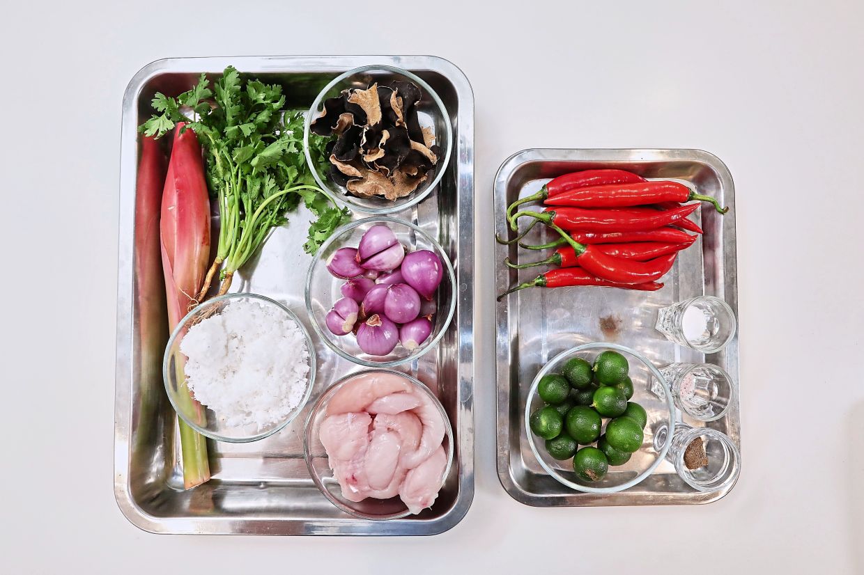 Ingredients for the kerabu and dressing can be prepared ahead of time.