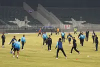 Cricket-Pakistan beat Sri Lanka in second ODI as tour continues despite bombing