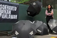 Democracy doesn’t need heroes