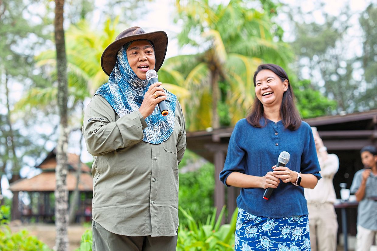 Rahayu (left) and Chen at the launch of the Penyu Shell-Ter Project in Dungun. Photo: Handout 