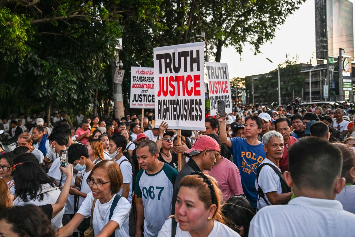 Hundreds of thousands rally in Manila against flood-control corruption ...