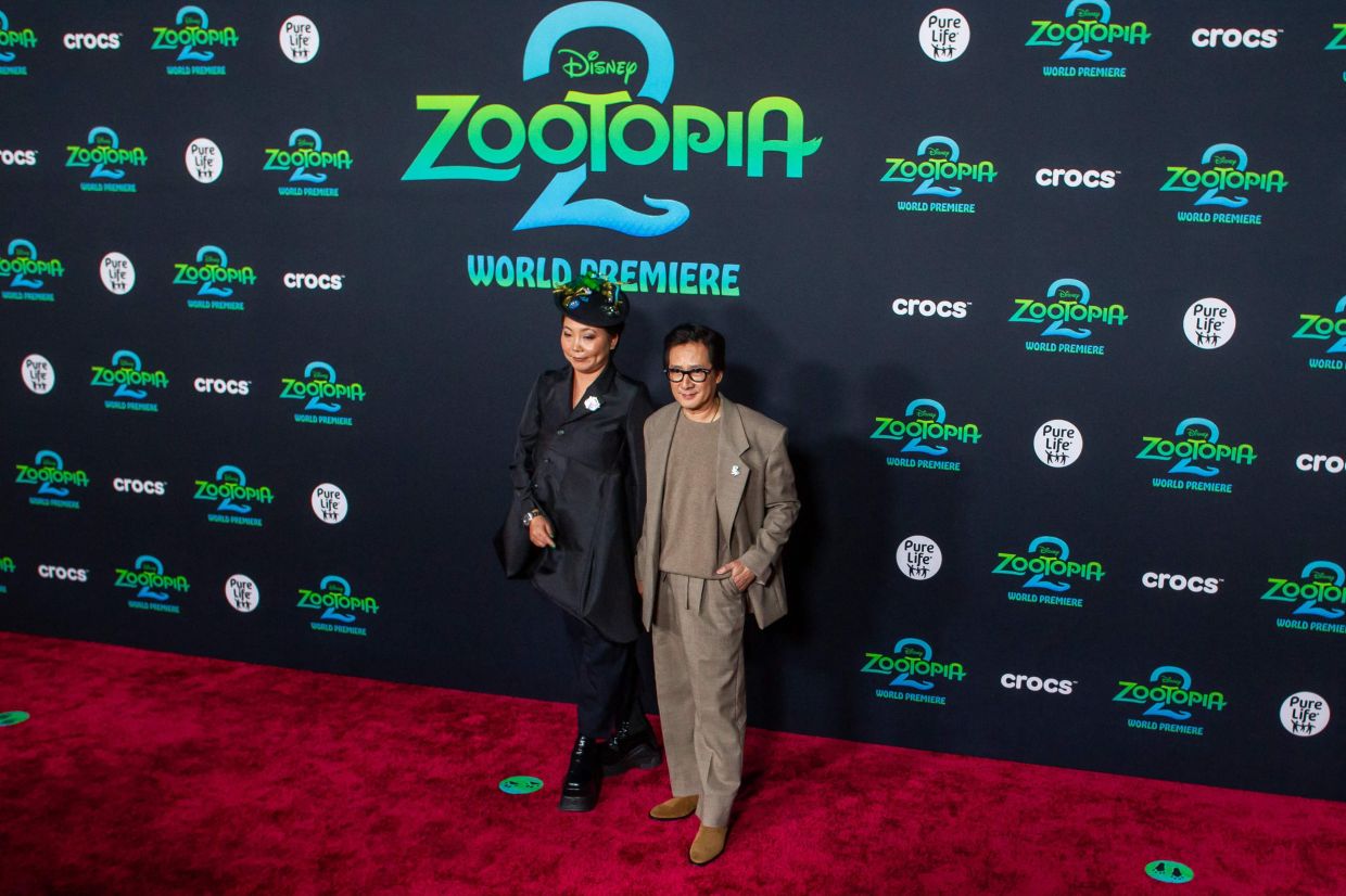 US-Vietnamese actor Ke Huy Quan (right) and Echo Quan attend the world premiere of Walt Disney Animation Studios' Zootopia 2 in Los Angeles, California. -- Photo by Apu GOMES / AFP