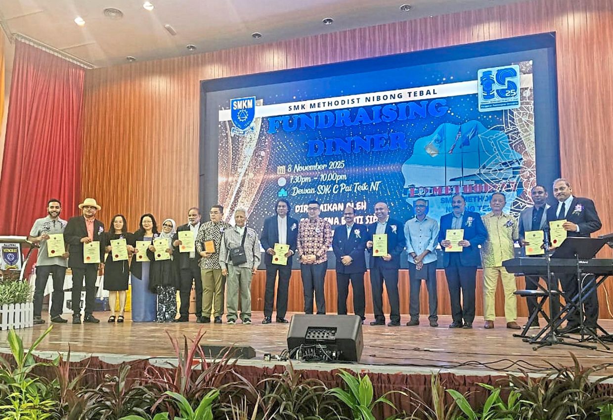 Alumni raise RM200k for single-session school goal