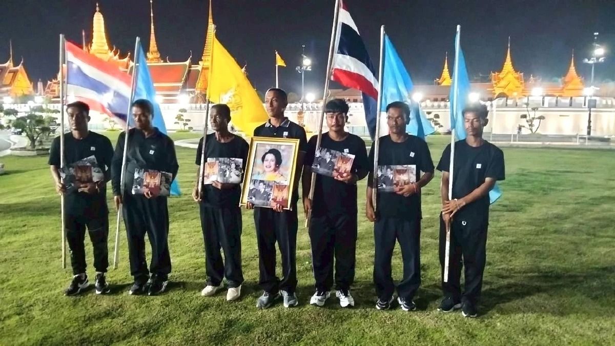 Thai family completes 600km trek to pay final respects to Queen Sirikit