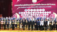 Lao govt lauds business leaders’ role in development at chamber of commerce awards