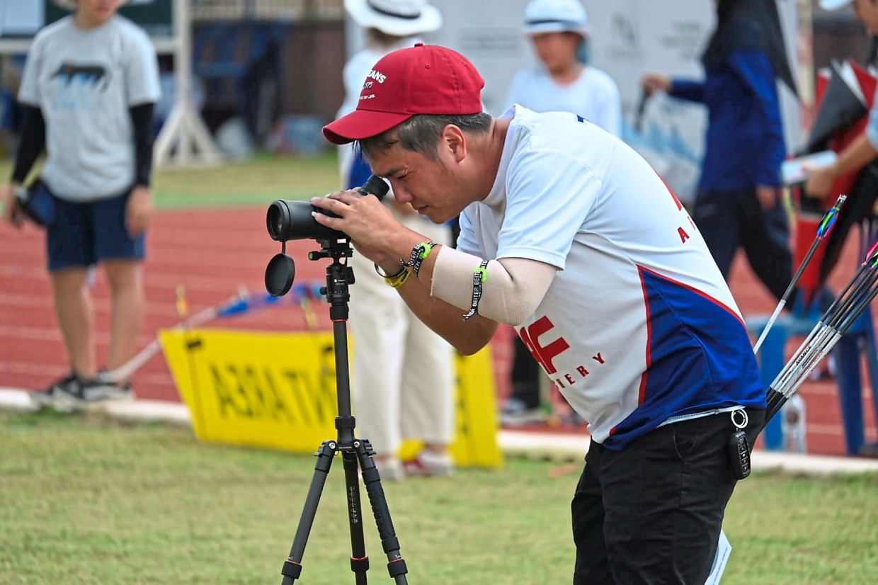 The field scope is an important tool for archers shooting marked distances in outdoor tournaments.