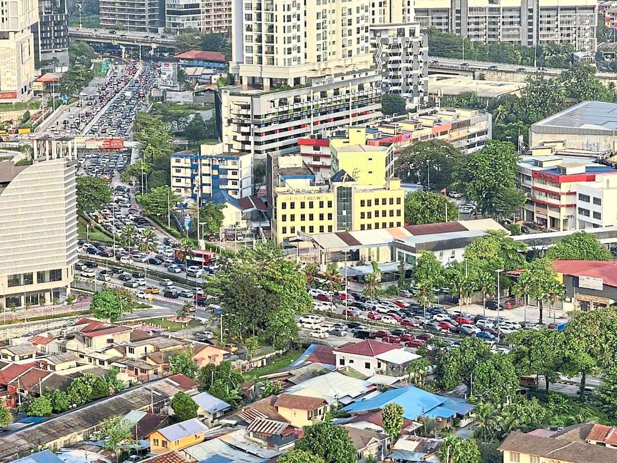 Gridlock near the Pearl Point-Jalan Kelang Lama corridor, where evening congestion stretches past commercial blocks and spills onto residential roads nearby.