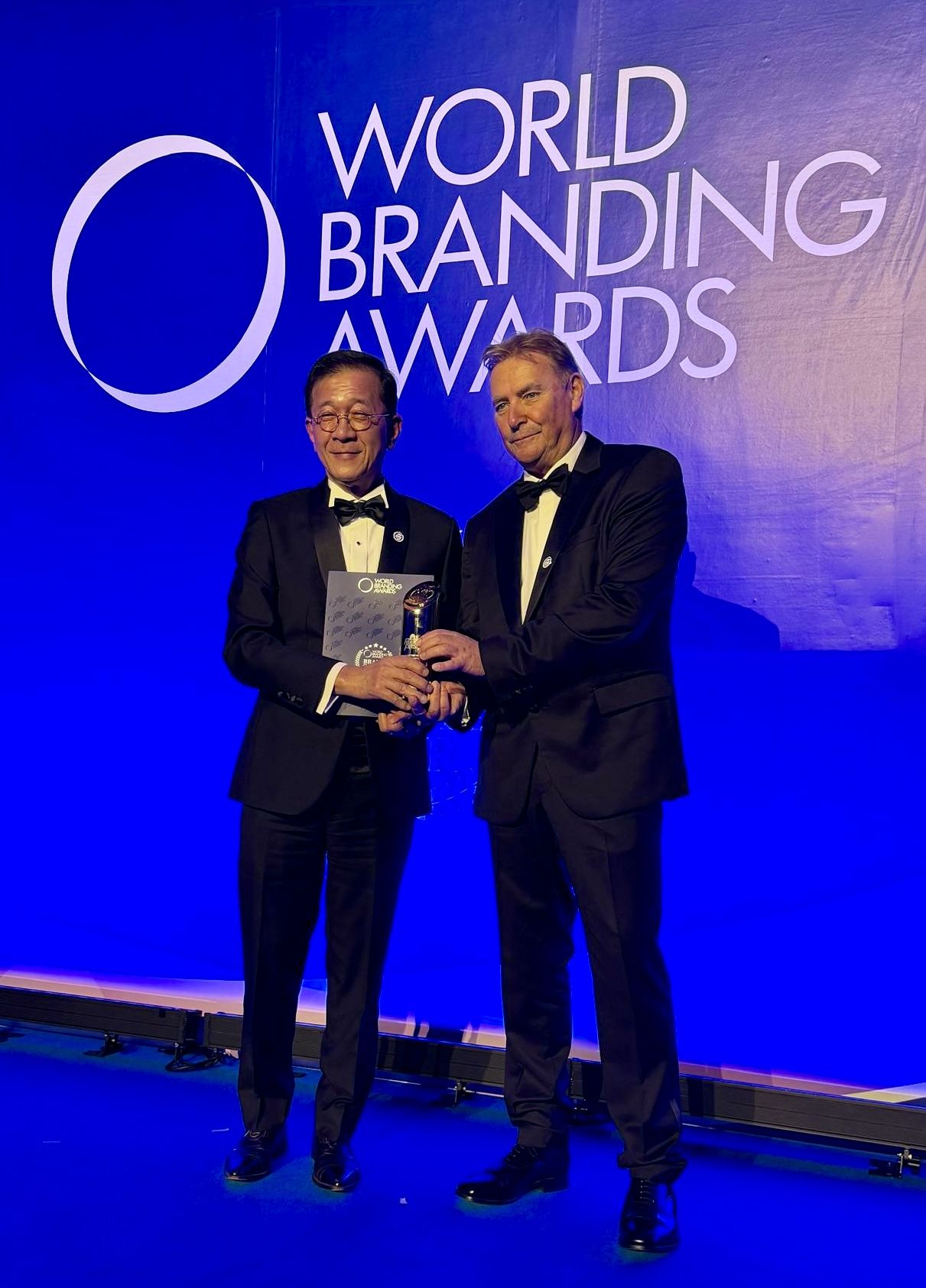 Loi (left) receiving the Brand of the Year award in the Dairy Products category for Farm Fresh Bhd at the 2025-2026 World Branding Awards ceremony, held recently at the Osaka City Museum of Fine Arts.
