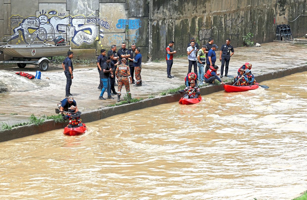 Tough mission: Kuala Lumpur Fire and Rescue personnel continue the surface search method using kayaks as well as drones. — Bernama