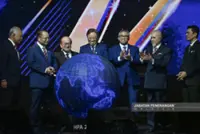 Sarawak Premier hints at bonus for civil servants in state budget