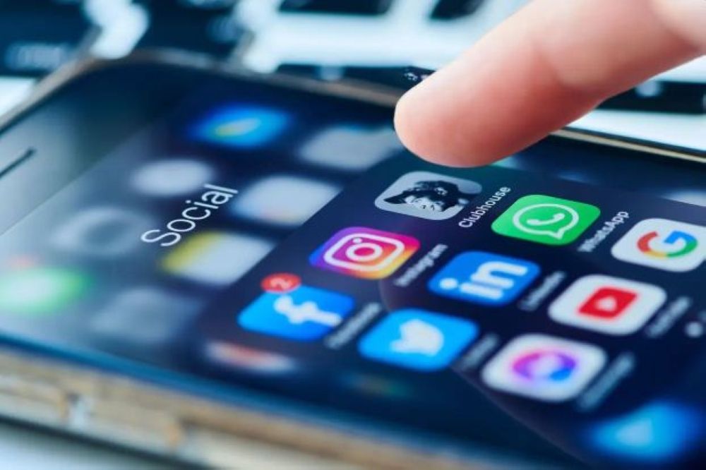 APM to monitor social media for quick response