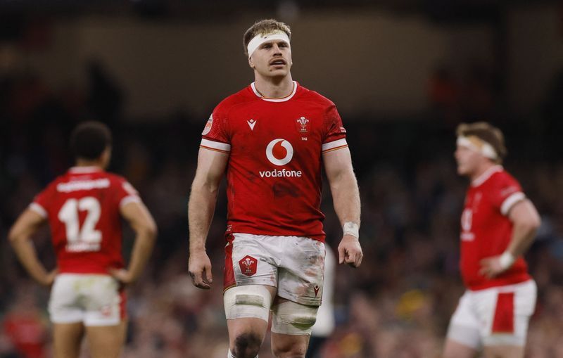 Rugby-Injured Wainwright withdrawn from Wales side, Morse eyes debut