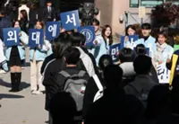 More S. Korean students putting off graduation, choosing universities outside Seoul