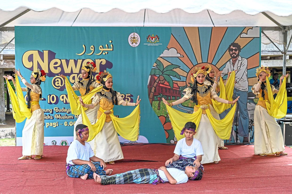 Youngsters entertaining the crowd with a traditional dance.