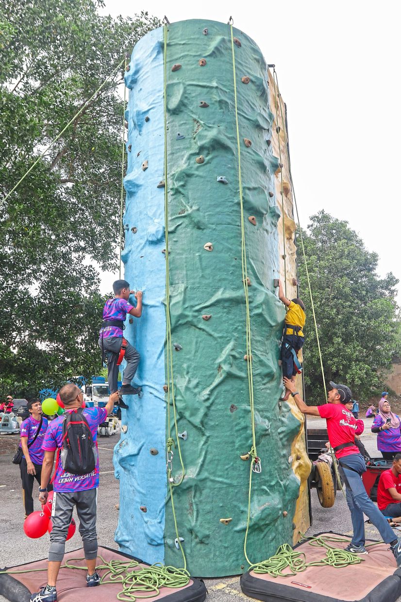 Wall climbing at Shah Alam Car Free Day.