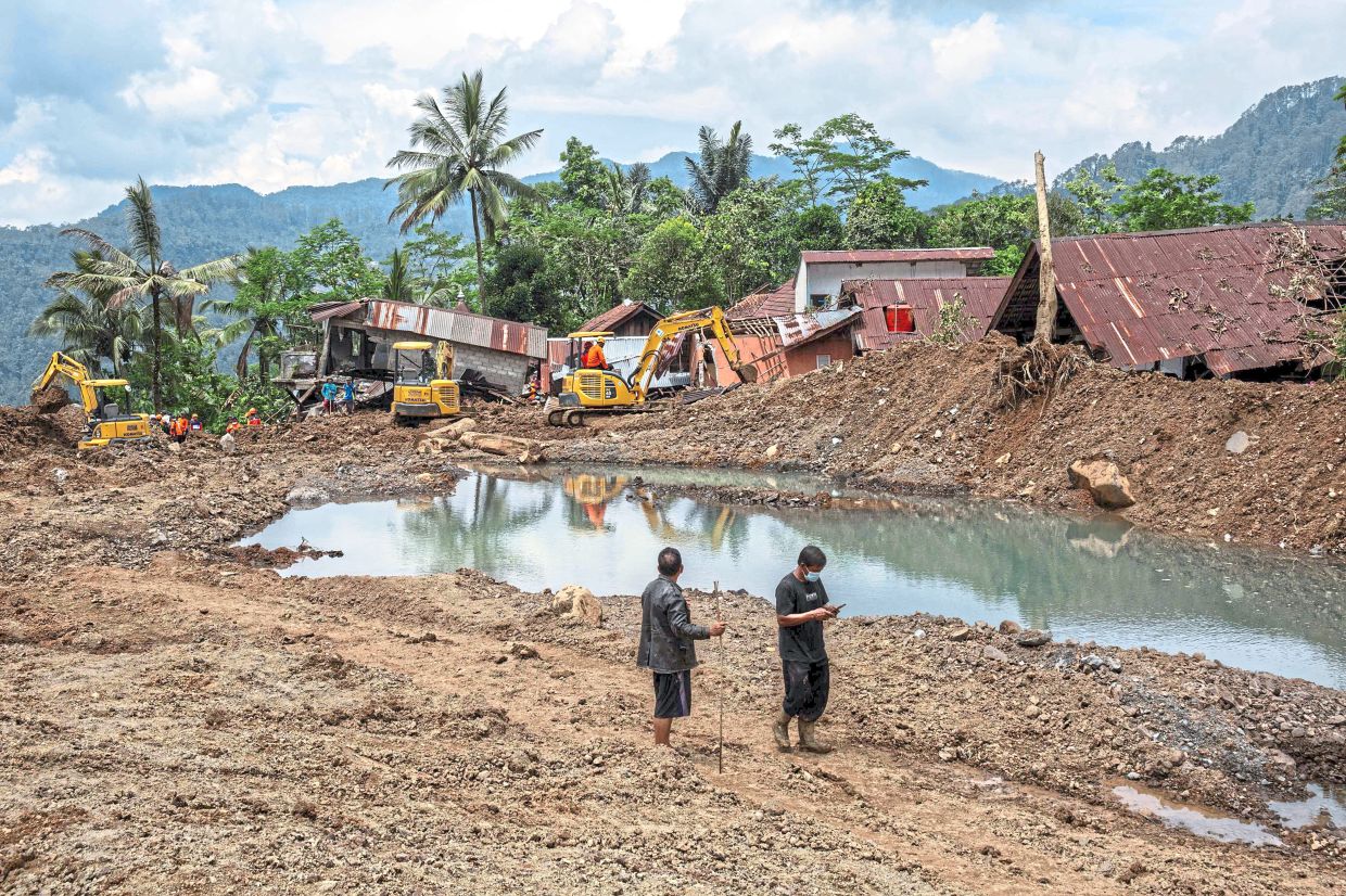 Death toll from Java landslides rises to 30 | The Star