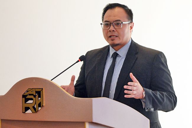 Shahrildin delivering her speech. - Photo: Borneo Bulletin/ANN