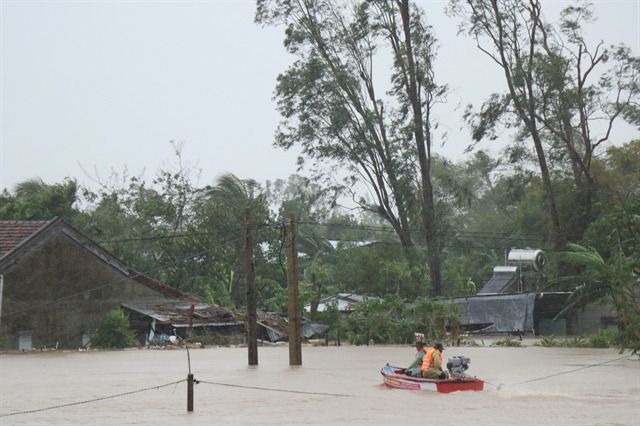Emergency forces are working to reach areas that remain heavily flooded in Dak Lak Province. - Photo: VNA/VNS