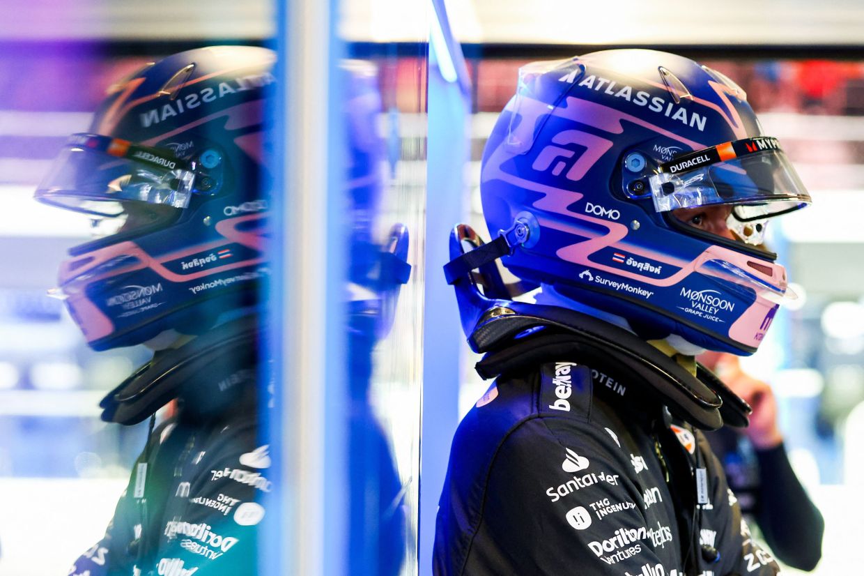 Alexander Albon of Thailand and Williams prepares to drive in the garage during qualifying ahead of the F1 Grand Prix of Las Vegas at Las Vegas Strip Circuit in Las Vegas, Nevada. -- Peter Fox/Getty Images/AFP