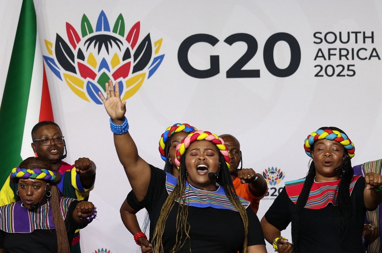 Members of the Soweto Gospel Choir perform at the end of the G20 Leaders' Summit in Johannesburg, South Africa, on Sunday, November 23, 2025. -- Photo: REUTERS/Sodiq Adelakun