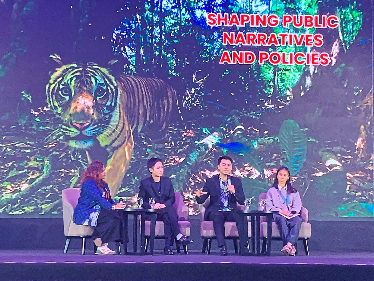 There were many plenary discussions by youth leaders for the youth delegates at RAYS 2025. Then (second from left) and Han next to him, speaking on one. 