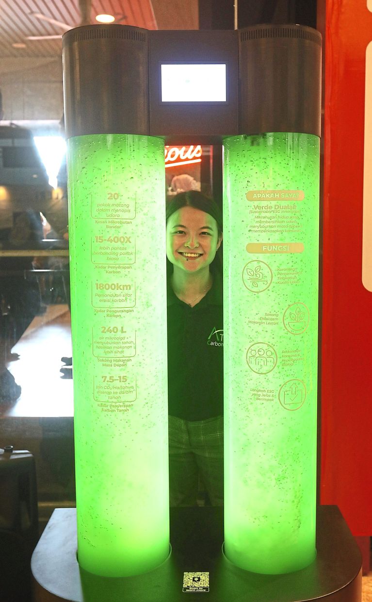 Verde Dualair uses microalgae to improve indoor air quality.