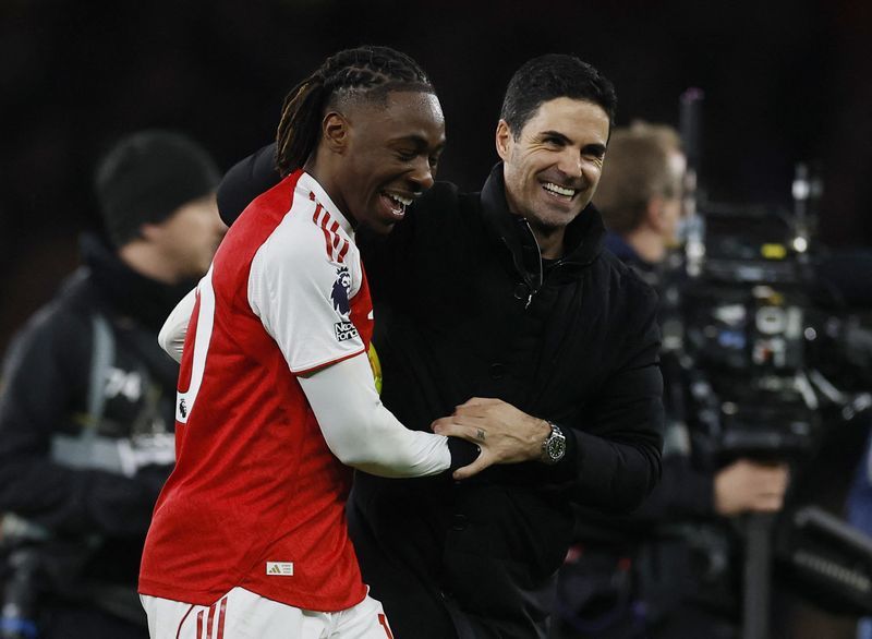 Soccer-Arteta hails 'aura' of Eze after stunning derby hat-trick